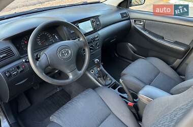 Седан Toyota Corolla 2004 в 