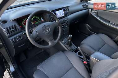 Седан Toyota Corolla 2004 в 