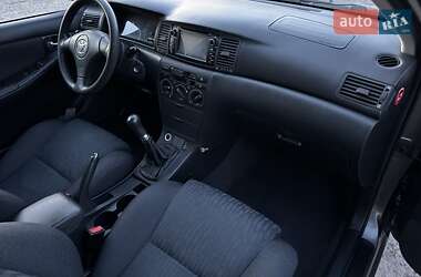 Седан Toyota Corolla 2004 в 