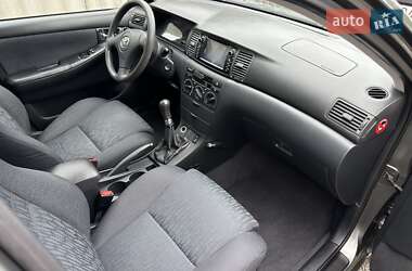 Седан Toyota Corolla 2004 в 