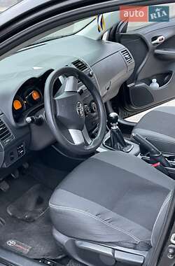 Седан Toyota Corolla 2011 в 