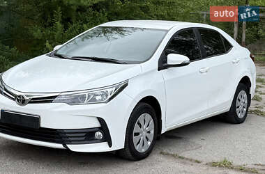 Седан Toyota Corolla 2017 в Желтых Водах