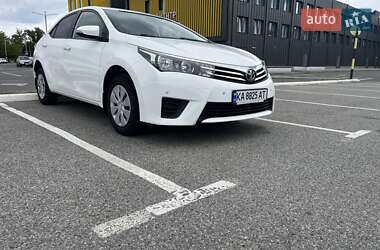 Седан Toyota Corolla 2015 в 