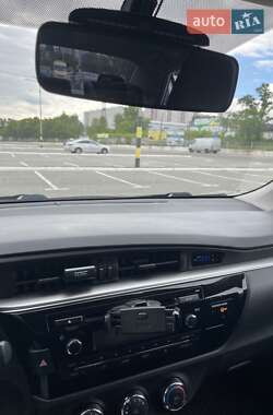 Седан Toyota Corolla 2015 в 