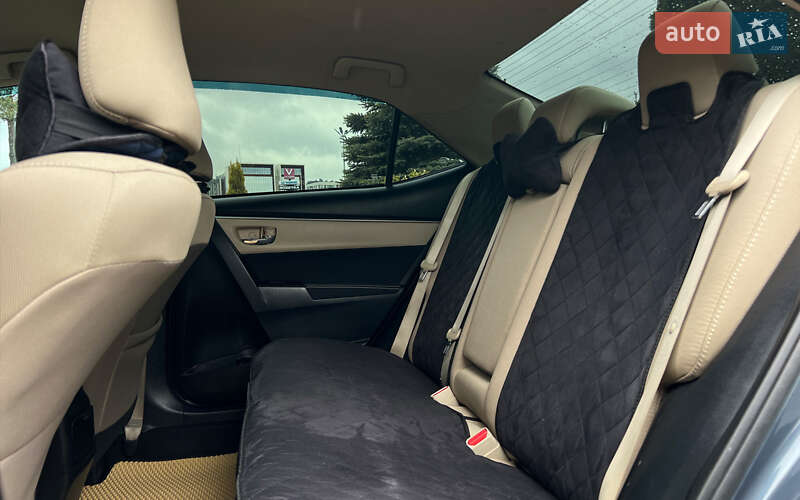 Седан Toyota Corolla 2016 в Львове