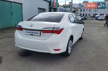 Седан Toyota Corolla 2018 в 