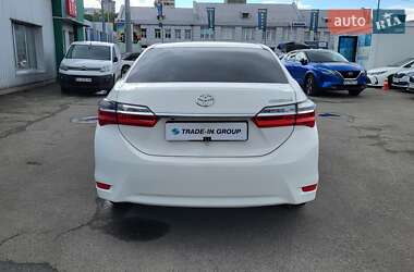Седан Toyota Corolla 2018 в 