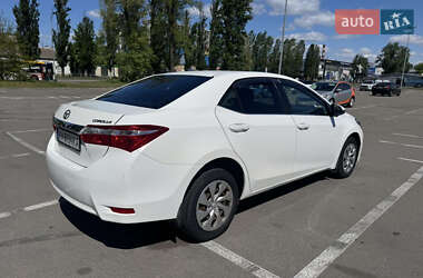 Седан Toyota Corolla 2013 в 
