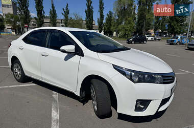 Седан Toyota Corolla 2013 в 