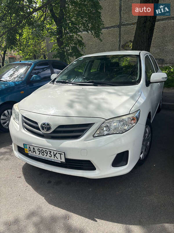 Седан Toyota Corolla 2011 в 
