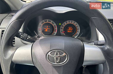 Седан Toyota Corolla 2011 в 