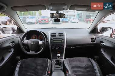 Седан Toyota Corolla 2013 в 