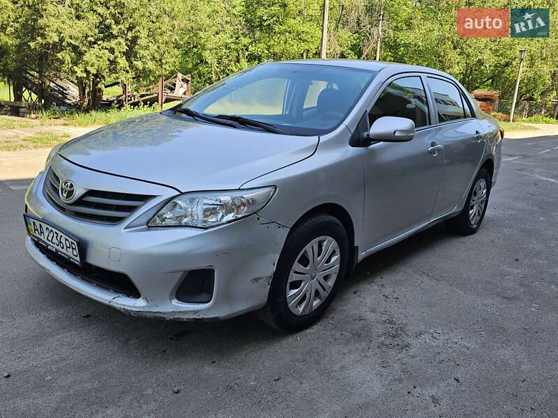Седан Toyota Corolla 2011 в 