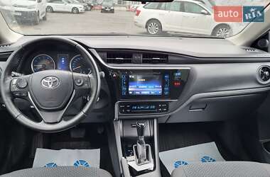 Седан Toyota Corolla 2018 в 