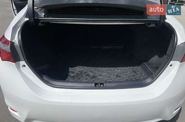 Седан Toyota Corolla 2014 в 