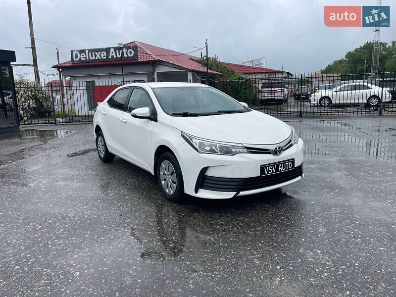 Седан Toyota Corolla 2016 в Киеве
