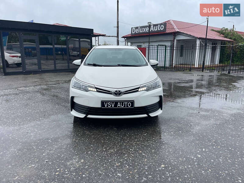 Седан Toyota Corolla 2016 в Киеве