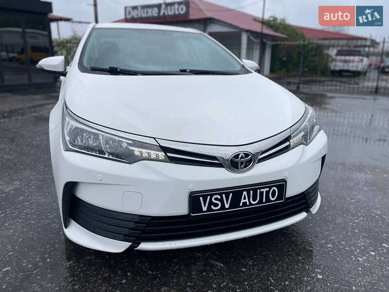 Седан Toyota Corolla 2016 в Киеве