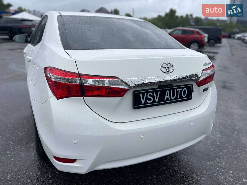 Седан Toyota Corolla 2016 в Киеве