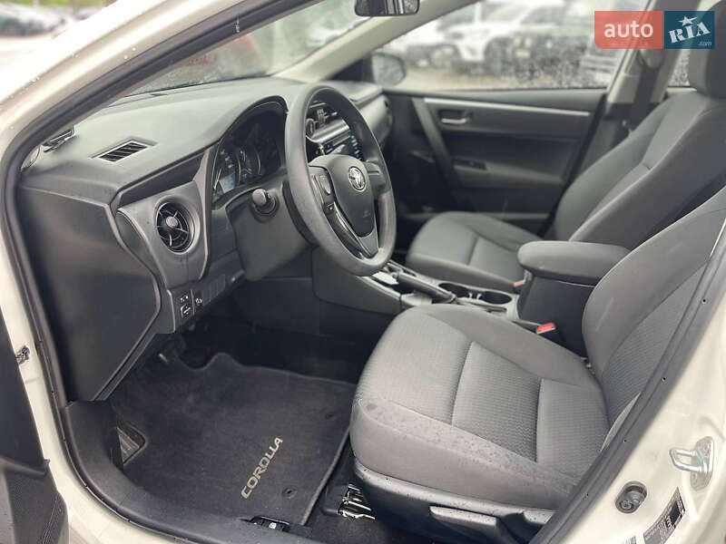Седан Toyota Corolla 2016 в Киеве