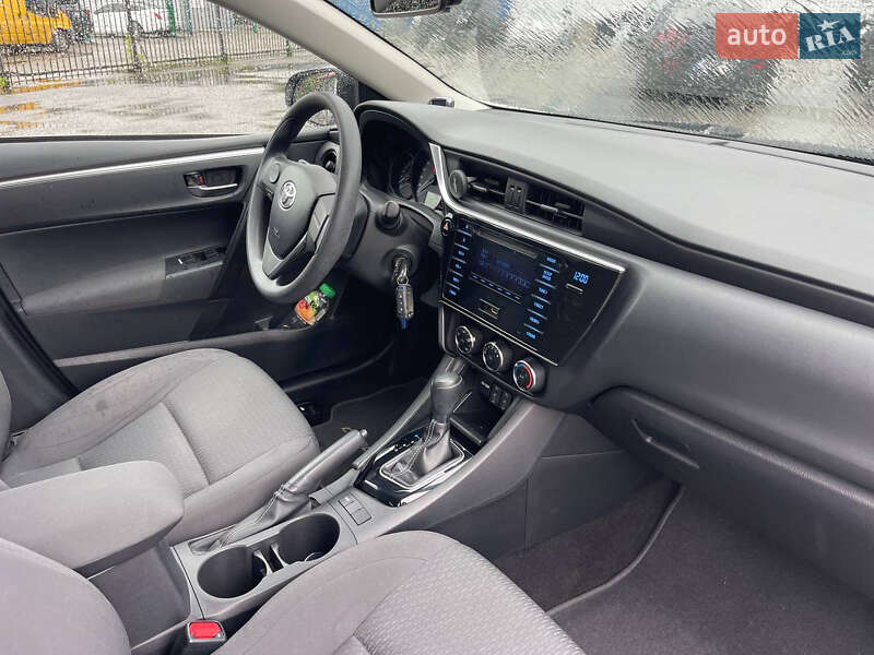 Седан Toyota Corolla 2016 в Киеве