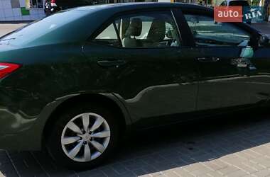 Седан Toyota Corolla 2015 в 