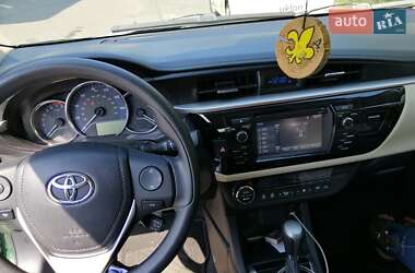 Седан Toyota Corolla 2015 в 