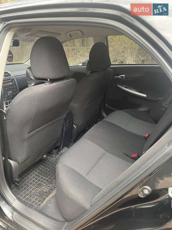 Седан Toyota Corolla 2012 в Кропивницькому
