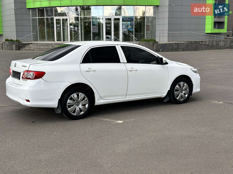 Седан Toyota Corolla 2011 в Кривом Роге