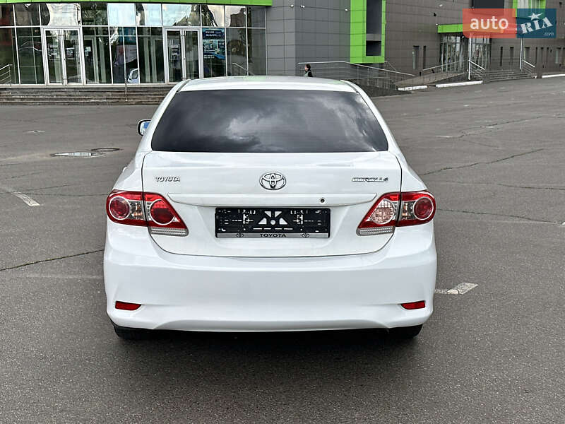 Седан Toyota Corolla 2011 в Кривом Роге