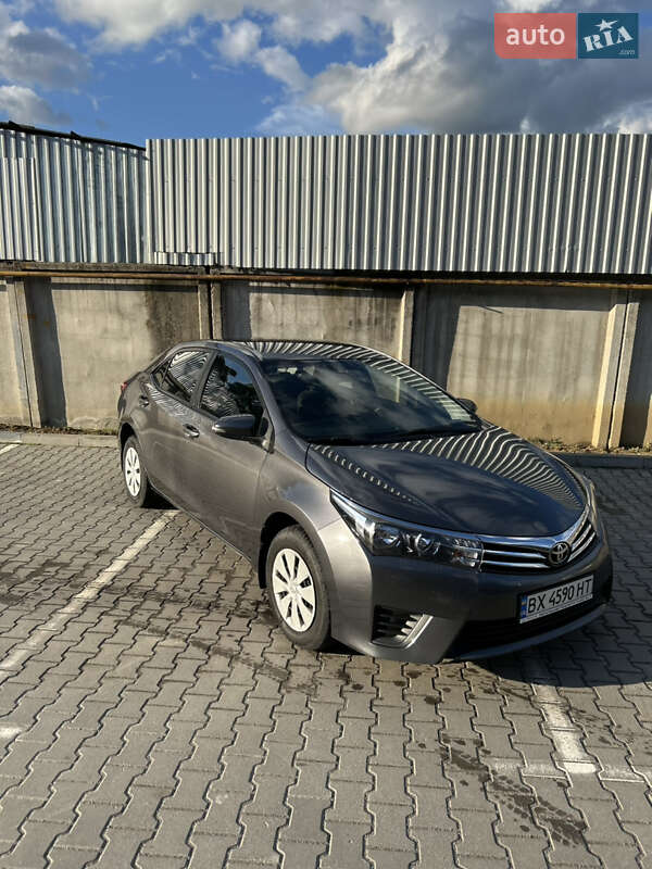Седан Toyota Corolla 2015 в 