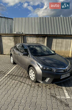 Седан Toyota Corolla 2015 в 