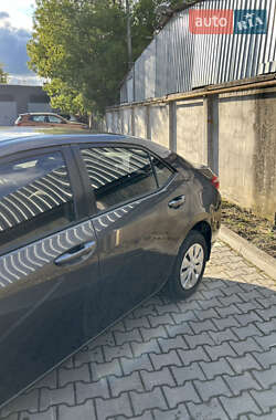 Седан Toyota Corolla 2015 в 