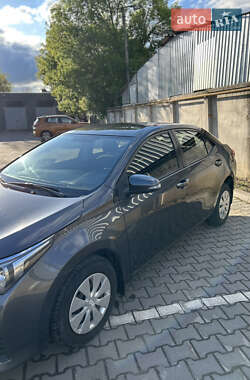 Седан Toyota Corolla 2015 в 