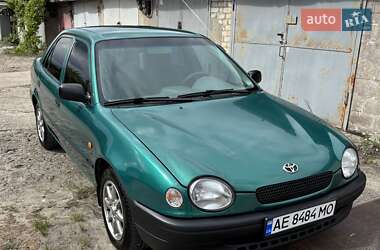 Седан Toyota Corolla 1998 в Днепре