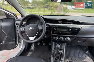 Седан Toyota Corolla 2014 в 