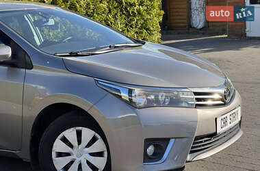 Седан Toyota Corolla 2013 в 