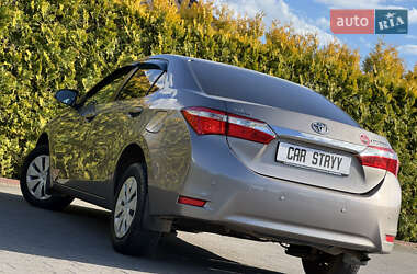 Седан Toyota Corolla 2013 в 