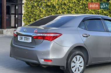 Седан Toyota Corolla 2013 в 