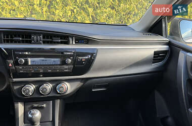 Седан Toyota Corolla 2013 в 