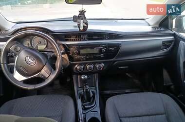 Седан Toyota Corolla 2013 в 