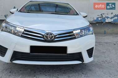 Седан Toyota Corolla 2013 в Марганце