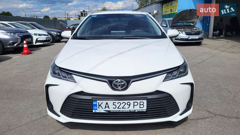 Седан Toyota Corolla 2019 в Києві