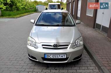 Хэтчбек Toyota Corolla 2004 в 