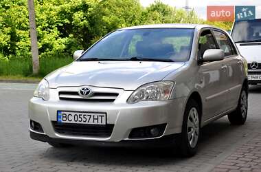 Хэтчбек Toyota Corolla 2004 в 