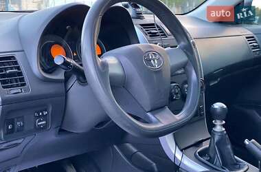 Седан Toyota Corolla 2011 в 