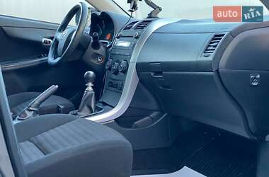 Седан Toyota Corolla 2011 в 