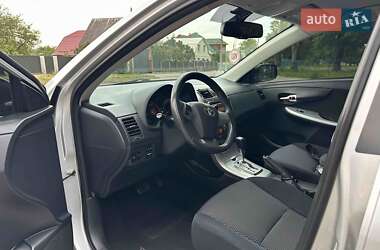 Седан Toyota Corolla 2010 в 