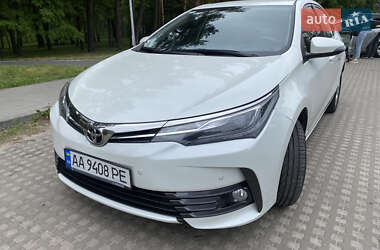 Седан Toyota Corolla 2016 в Києві