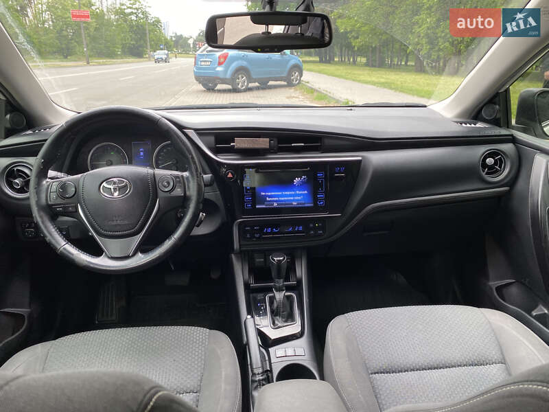 Седан Toyota Corolla 2016 в Киеве